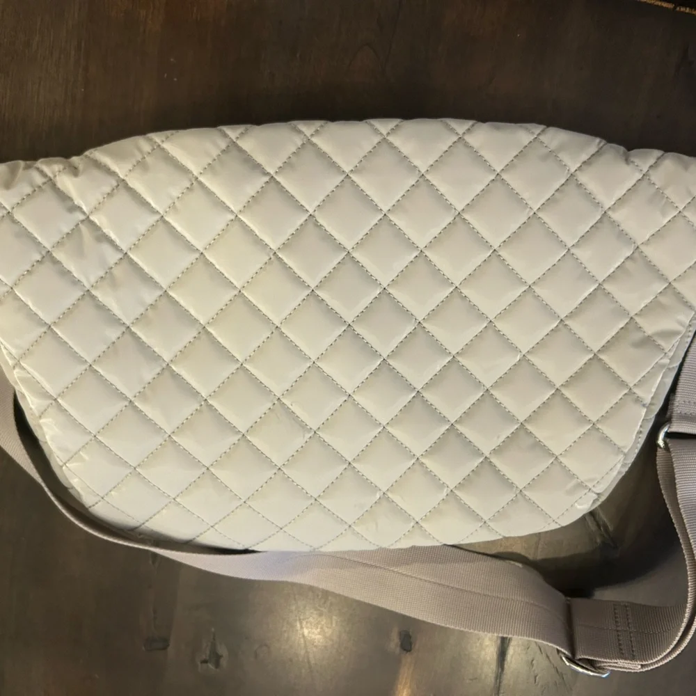 Quilted Crossbody crossbody sling Bag - pebble liquid - Picture 4 of 9